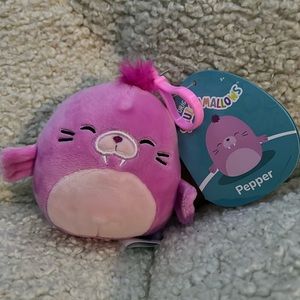 !!ON HOLD!! 5/$20💛- 4” Pepper Walrus Squishmallow